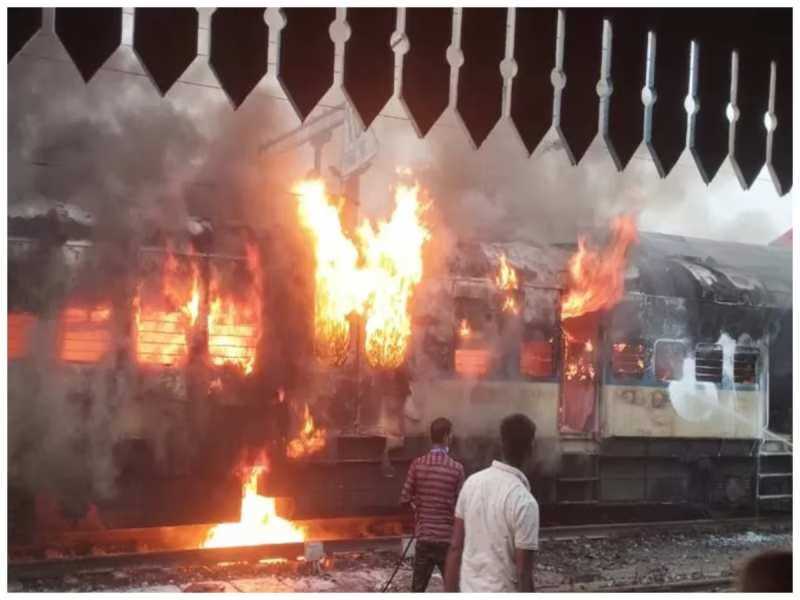 बिहार के किऊल जंक्शन पर मेमू ट्रेन के इंजन में लगी आग